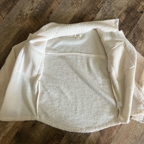 BKE Cream Textured Shacket - Picture 8 of 11